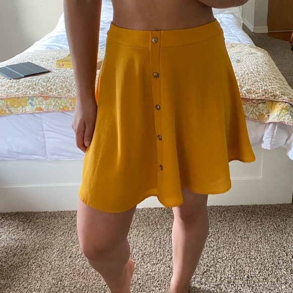 Yellow button up skirt - Picture 4 of 4